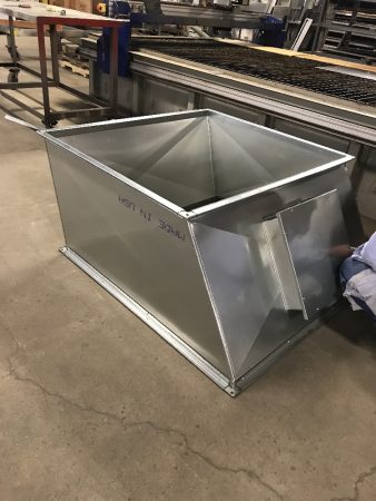 DUCT TRANSITION WITH CLEANOUT DOOR