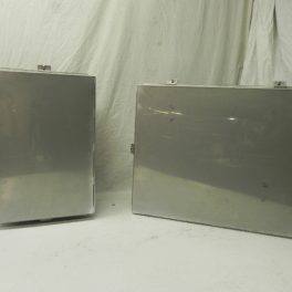 STAINLESS STEEL ENCLOSURE WITH CLOSING TABS