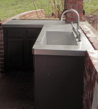 OUTDOOR KITCHEN WITH STAINLESS COUNTERTOPS