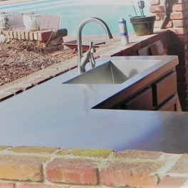 OUTDOOR KITCHEN WITH STAINLESS COUNTERTOPS