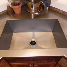 RESIDENTIAL STAINLESS STEEL COUNTERTOP