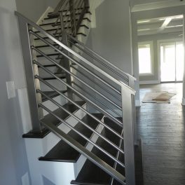 STAINLESS STEEL HANDRAIL WITH NO CORNER POST