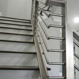 STAINLESS STEEL HANDRAIL WITH NO CORNER POST