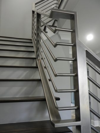 STAINLESS STEEL HANDRAIL WITH NO CORNER POST