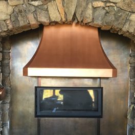 COPPER KITCHEN HOOD WITH BRASS PATINA FINISH BACKSPLASH